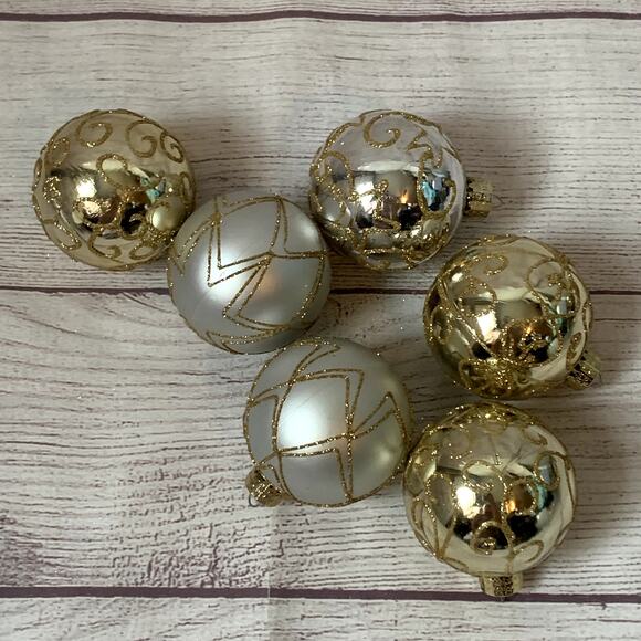 Christmas Ornament Bulbs Plastic Set of 6 Silver and Gold - Picture 7 of 10